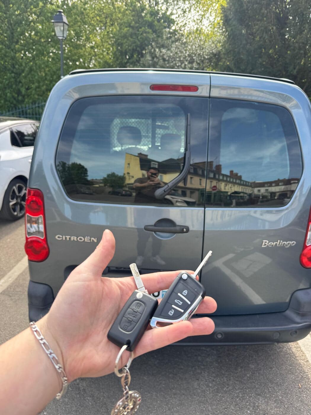 Nouvelles clés de voiture pliables taillées et programmées à Rambouillet